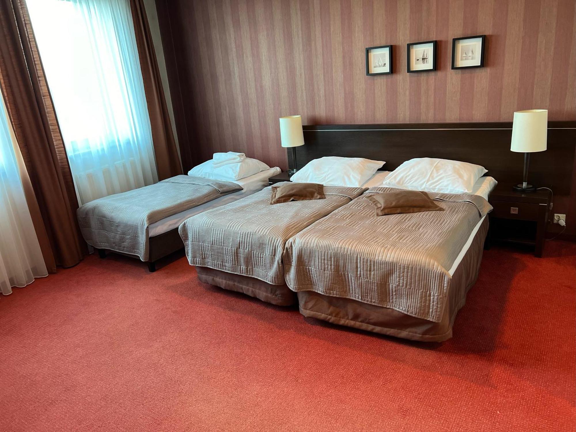 מיקולוב Hotel Pik מראה חיצוני תמונה