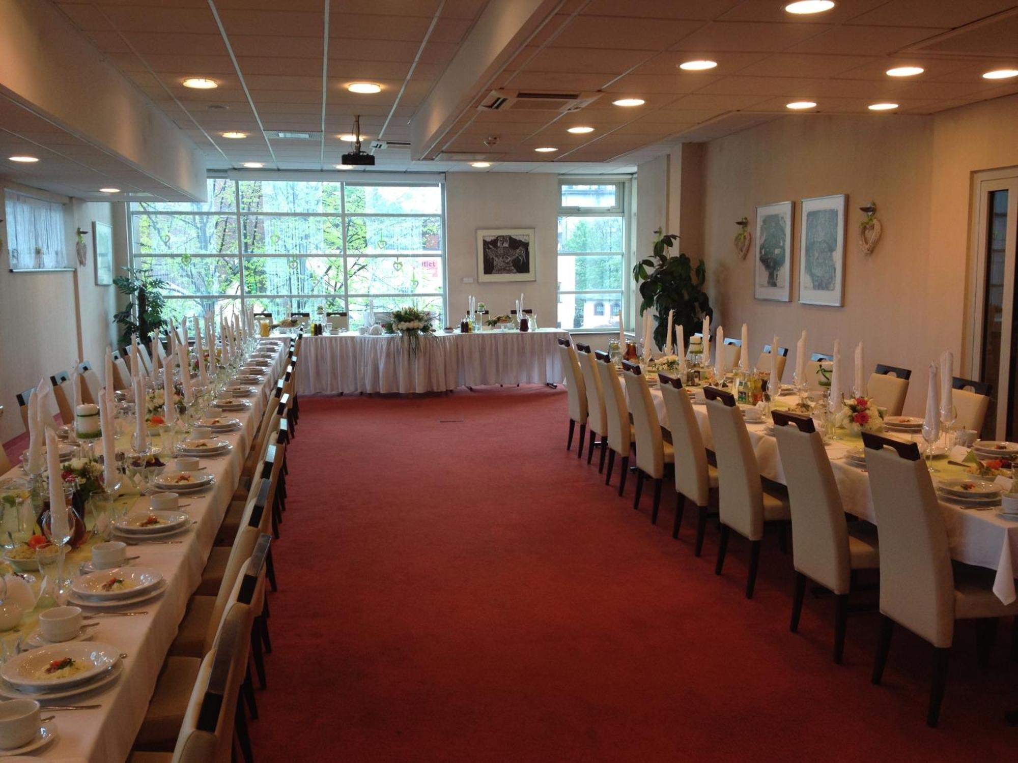מיקולוב Hotel Pik מראה חיצוני תמונה