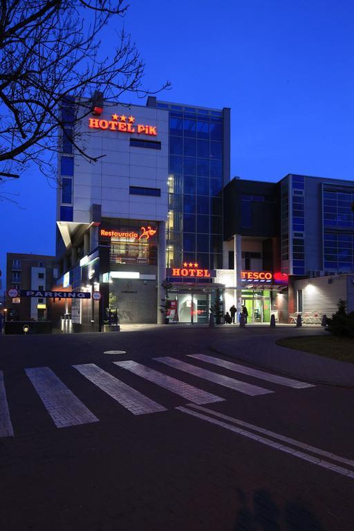 מיקולוב Hotel Pik מראה חיצוני תמונה