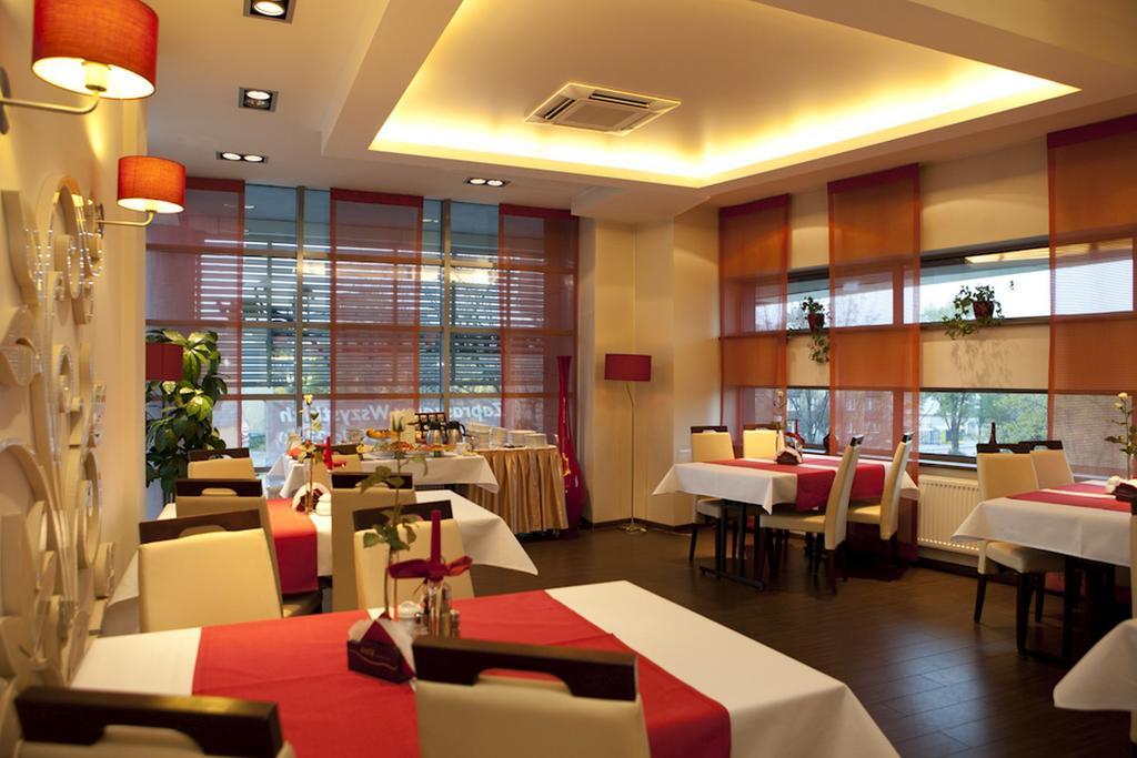 מיקולוב Hotel Pik מראה חיצוני תמונה