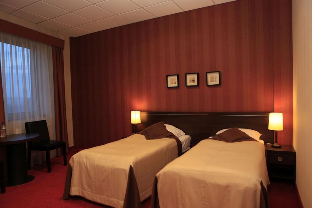 מיקולוב Hotel Pik מראה חיצוני תמונה
