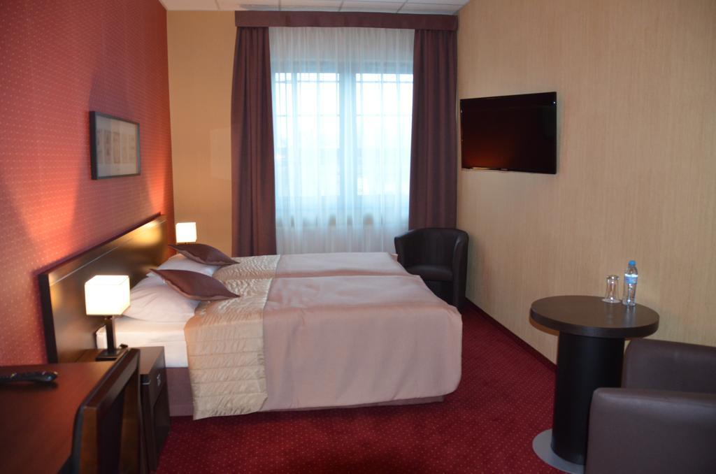 מיקולוב Hotel Pik חדר תמונה