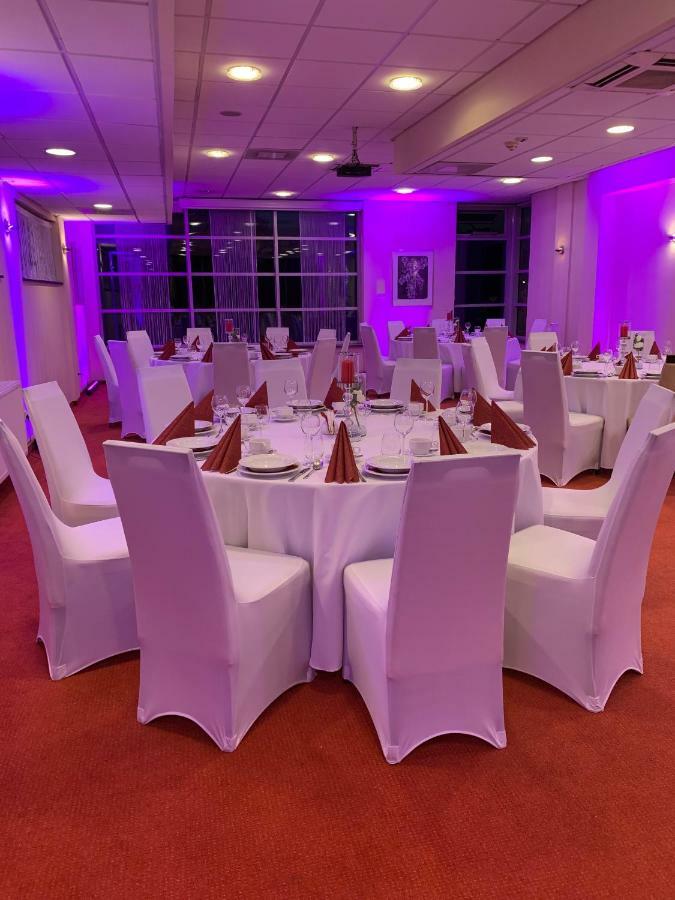 מיקולוב Hotel Pik מראה חיצוני תמונה
